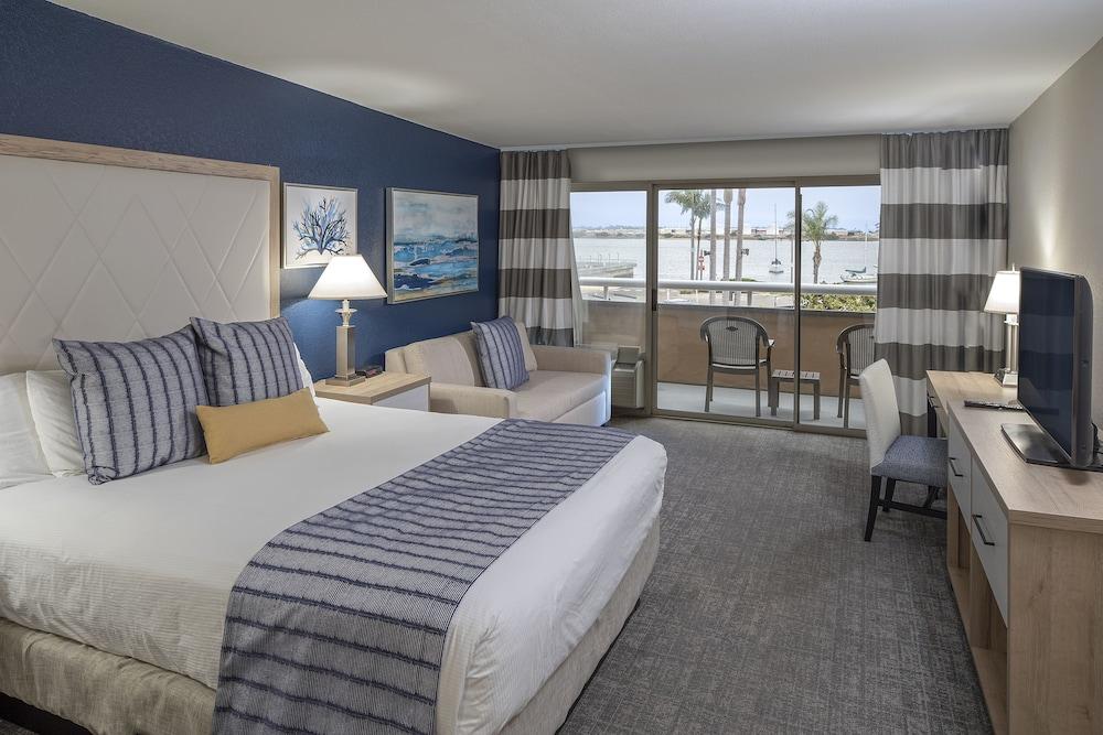 Bay Club And Marina Hotel 3*