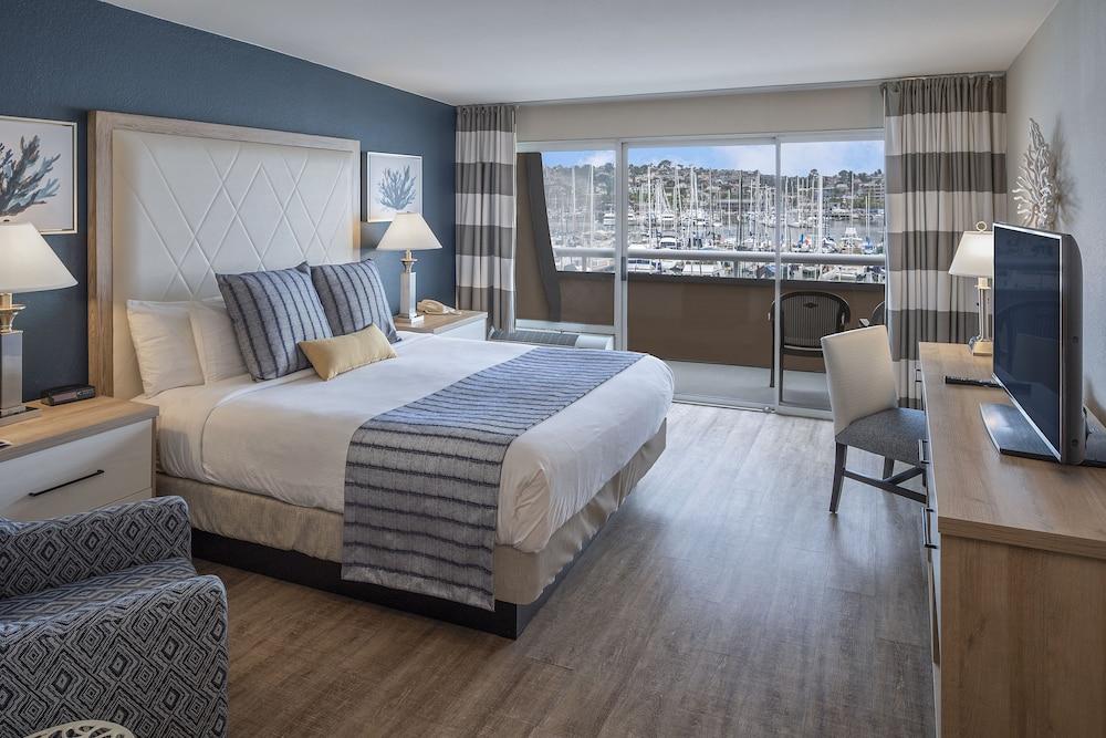 Bay Club And Marina Hotel 3*