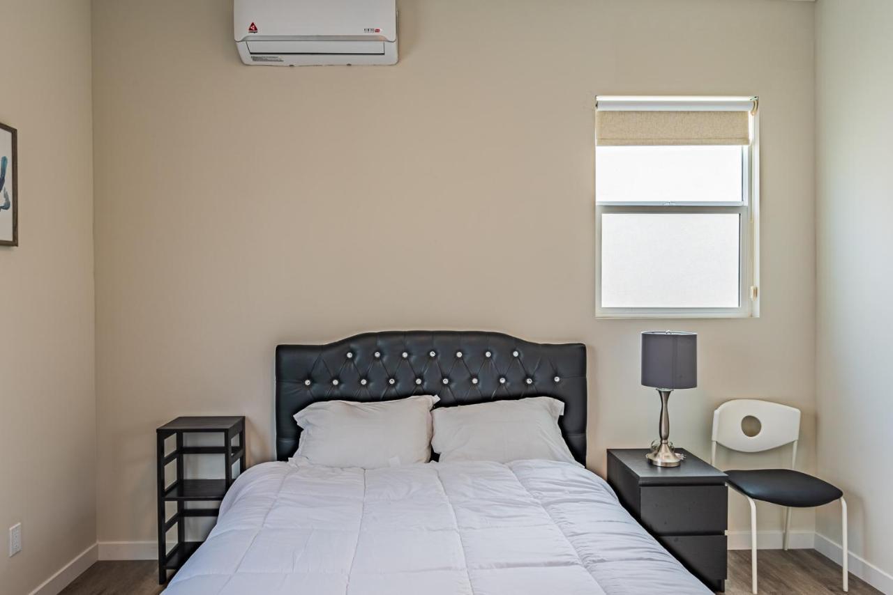 Entire Modern 2-bedroom W Free Laundry, Fast Wi-fi, Baby Crib, 10-min To Downtown & Beach, Available Now! Apartment
