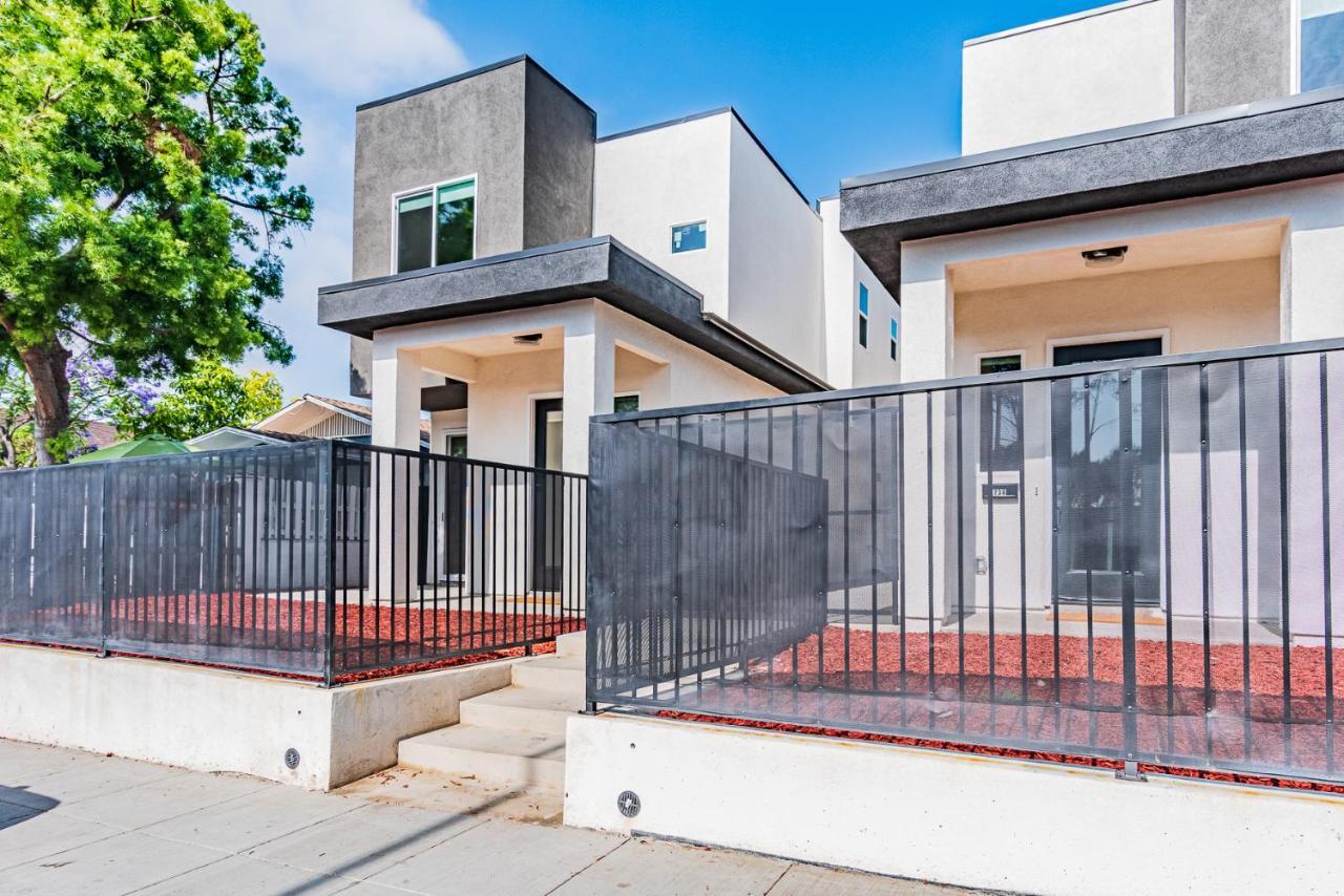 Entire Modern 2-bedroom W Free Laundry, Fast Wi-fi, Baby Crib, 10-min To Downtown & Beach, Available Now!