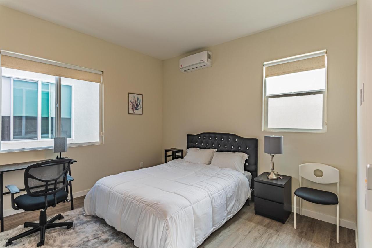 Apartment Entire Modern 2-bedroom W Free Laundry, Fast Wi-fi, Baby Crib, 10-min To Downtown & Beach, Available Now!