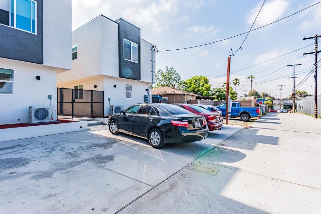 Entire Modern 2-bedroom W Free Laundry, Fast Wi-fi, Baby Crib, 10-min To Downtown & Beach, Available Now! Apartment *