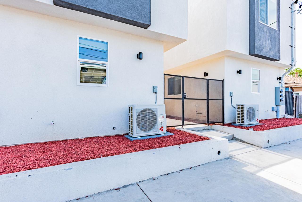 Entire Modern 2-bedroom W Free Laundry, Fast Wi-fi, Baby Crib, 10-min To Downtown & Beach, Available Now! *
