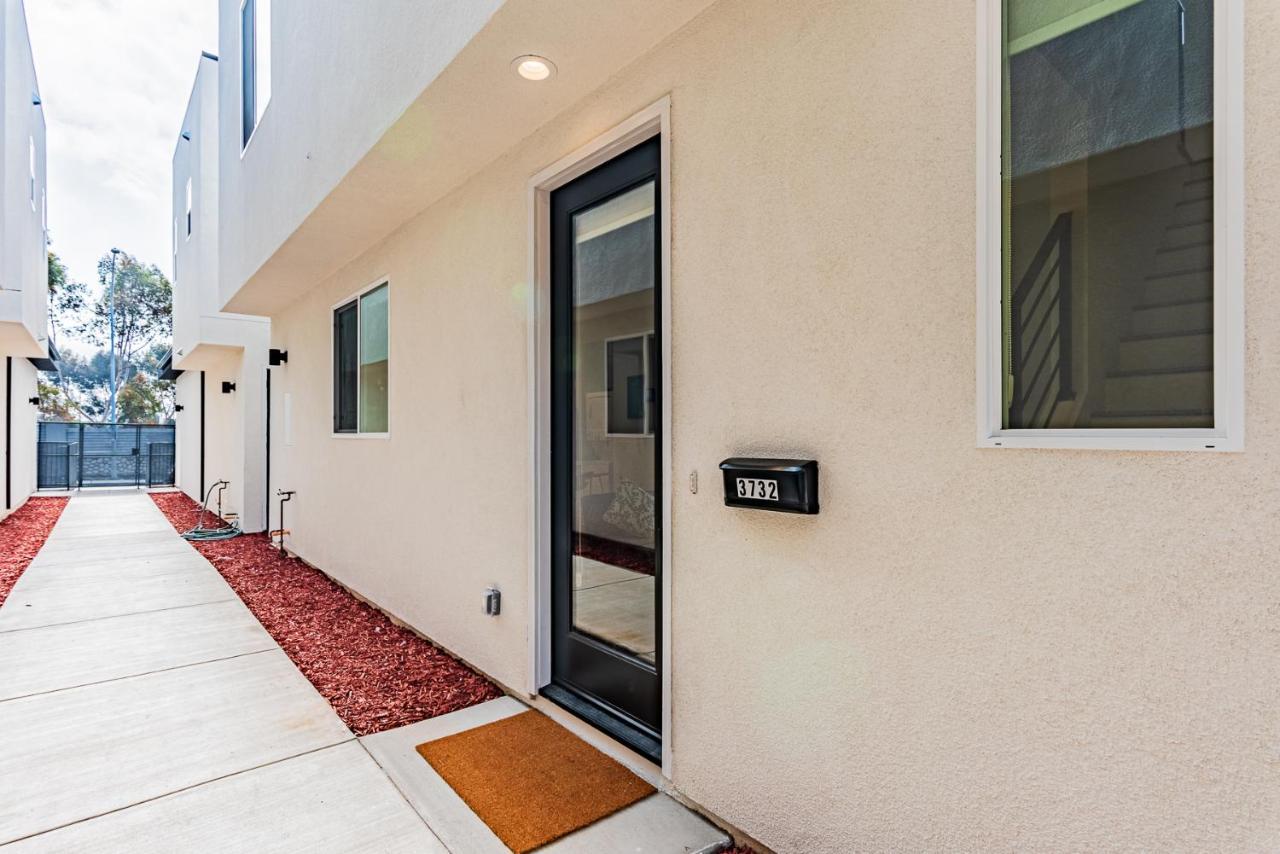 Apartment Entire Modern 2-bedroom W Free Laundry, Fast Wi-fi, Baby Crib, 10-min To Downtown & Beach, Available Now!