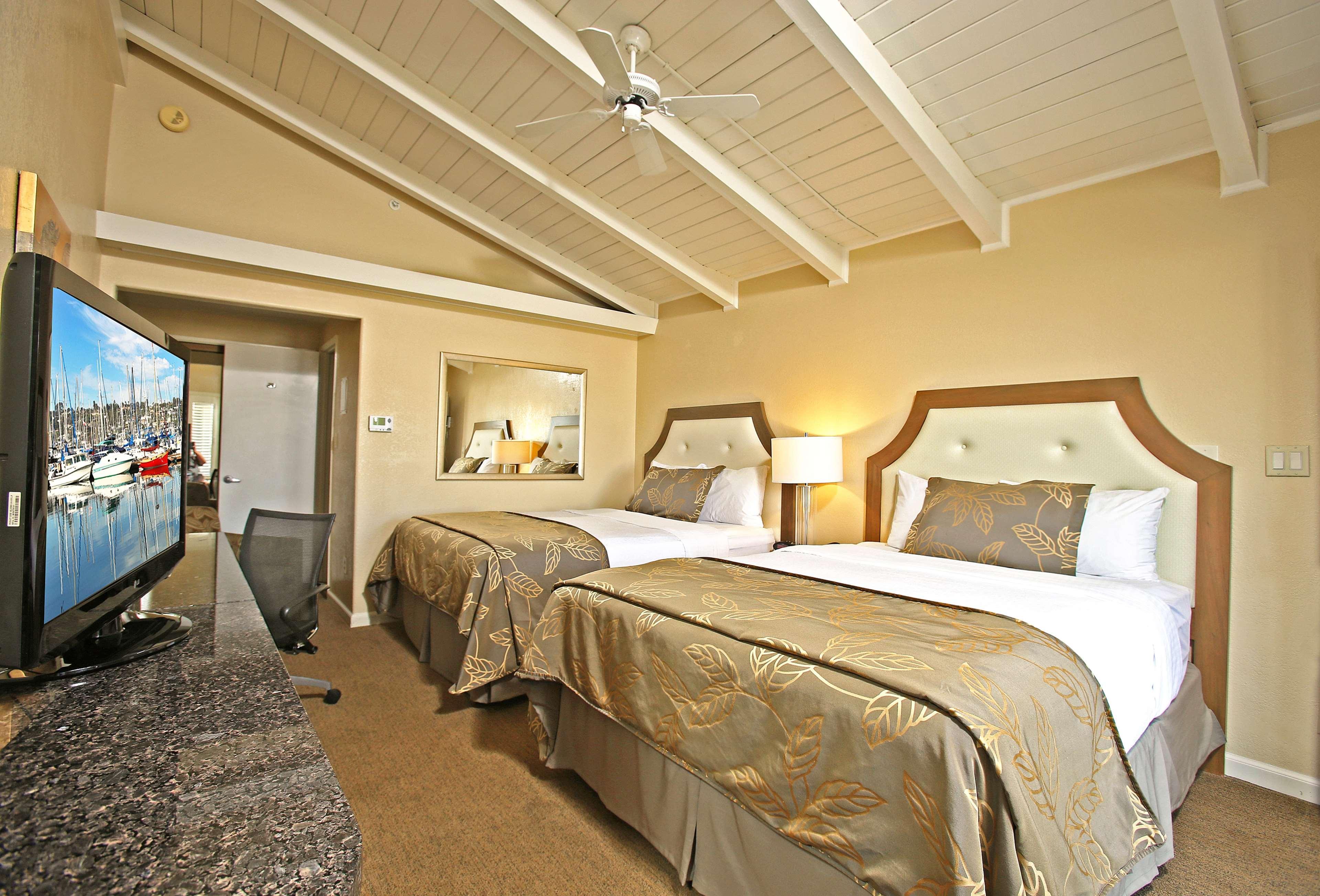 Western Island Palms & Marina 3*