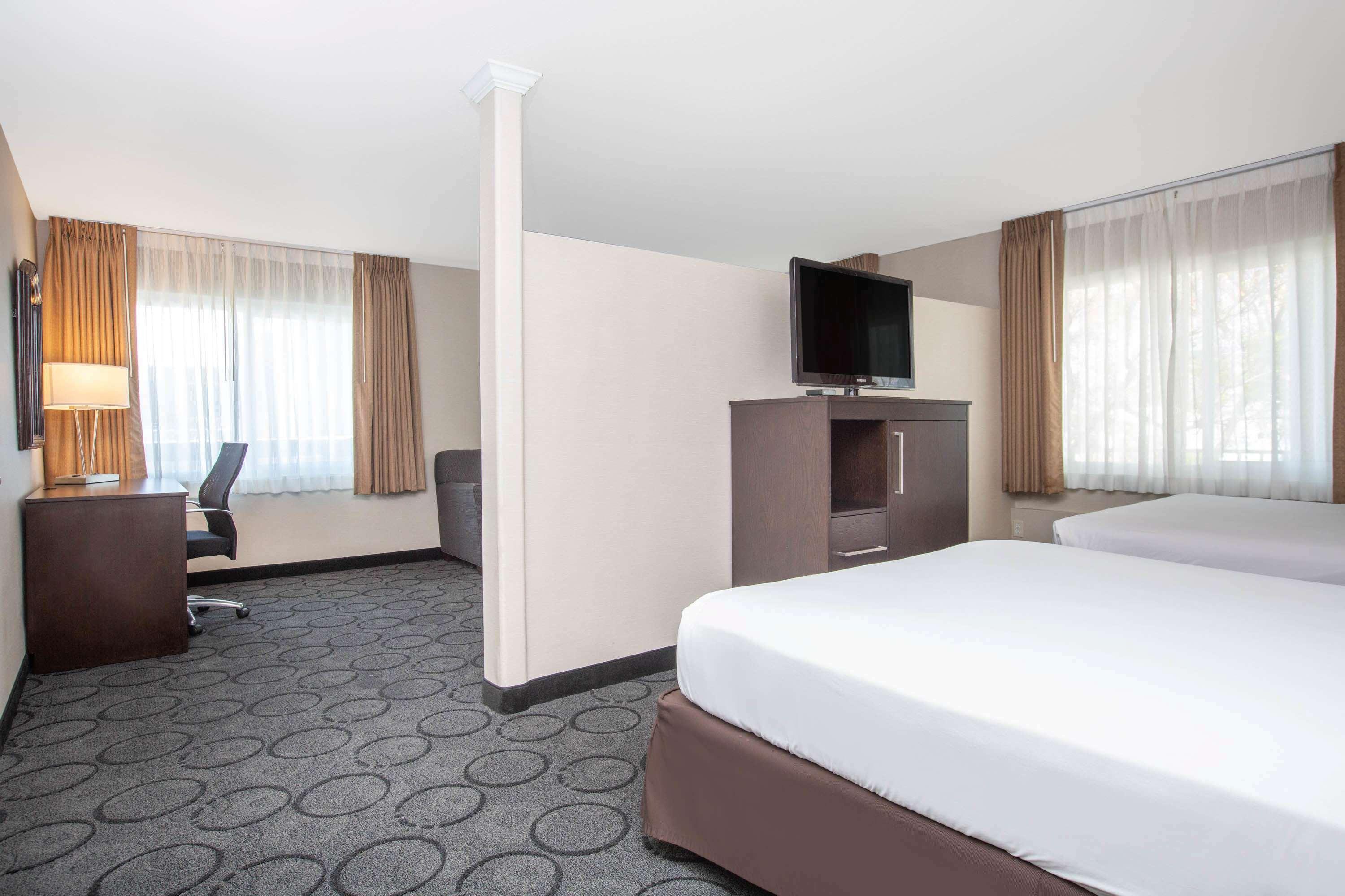 Baymont By Wyndham Downtown Motel 2*