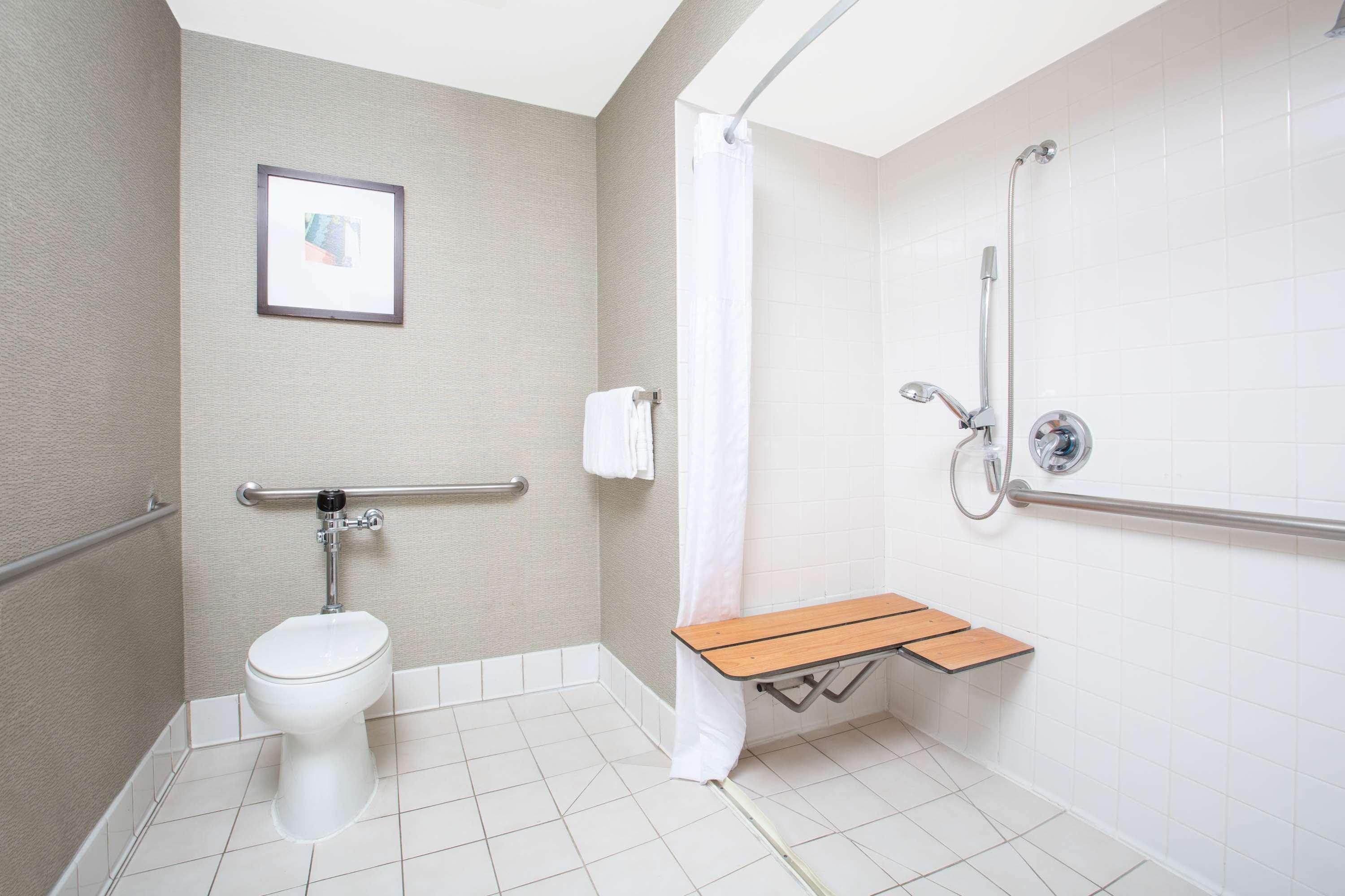 Motel Baymont By Wyndham Downtown 2*