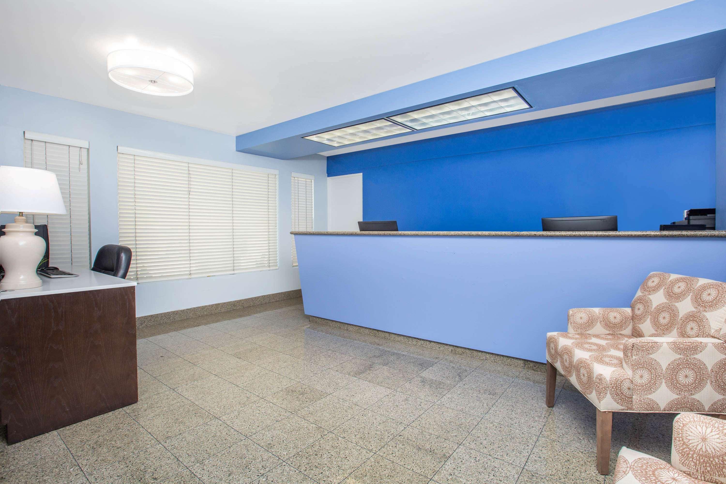Motel Baymont By Wyndham Downtown