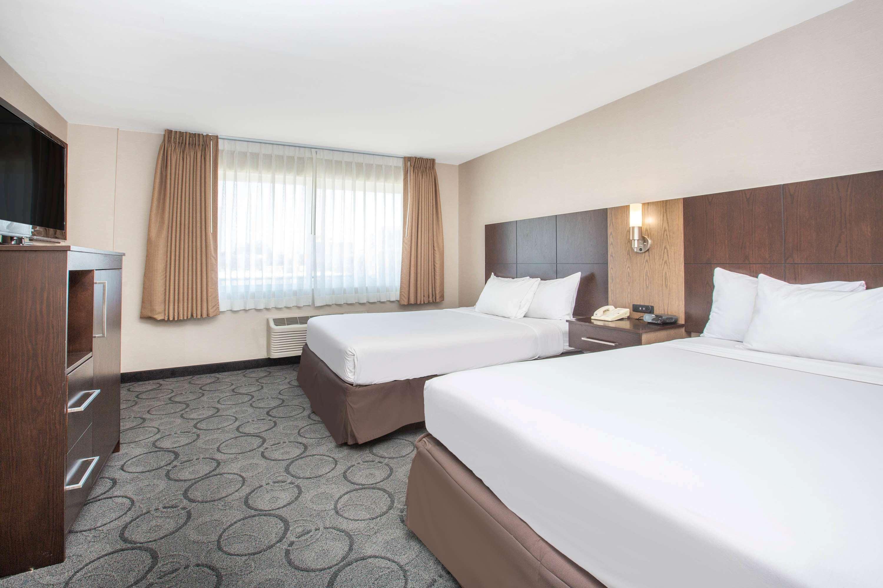 Baymont By Wyndham Downtown Motel 2*