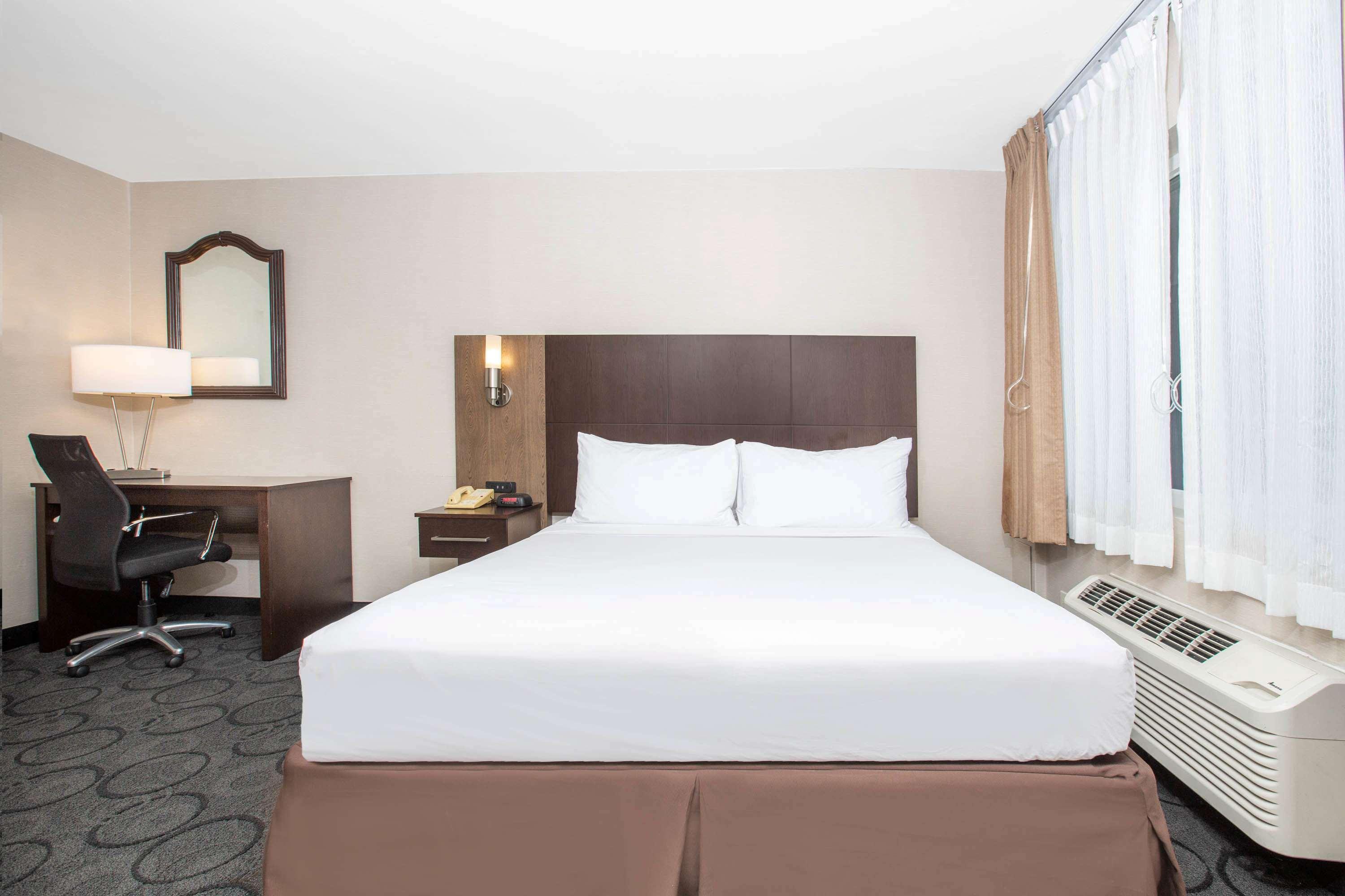 Baymont By Wyndham Downtown Motel