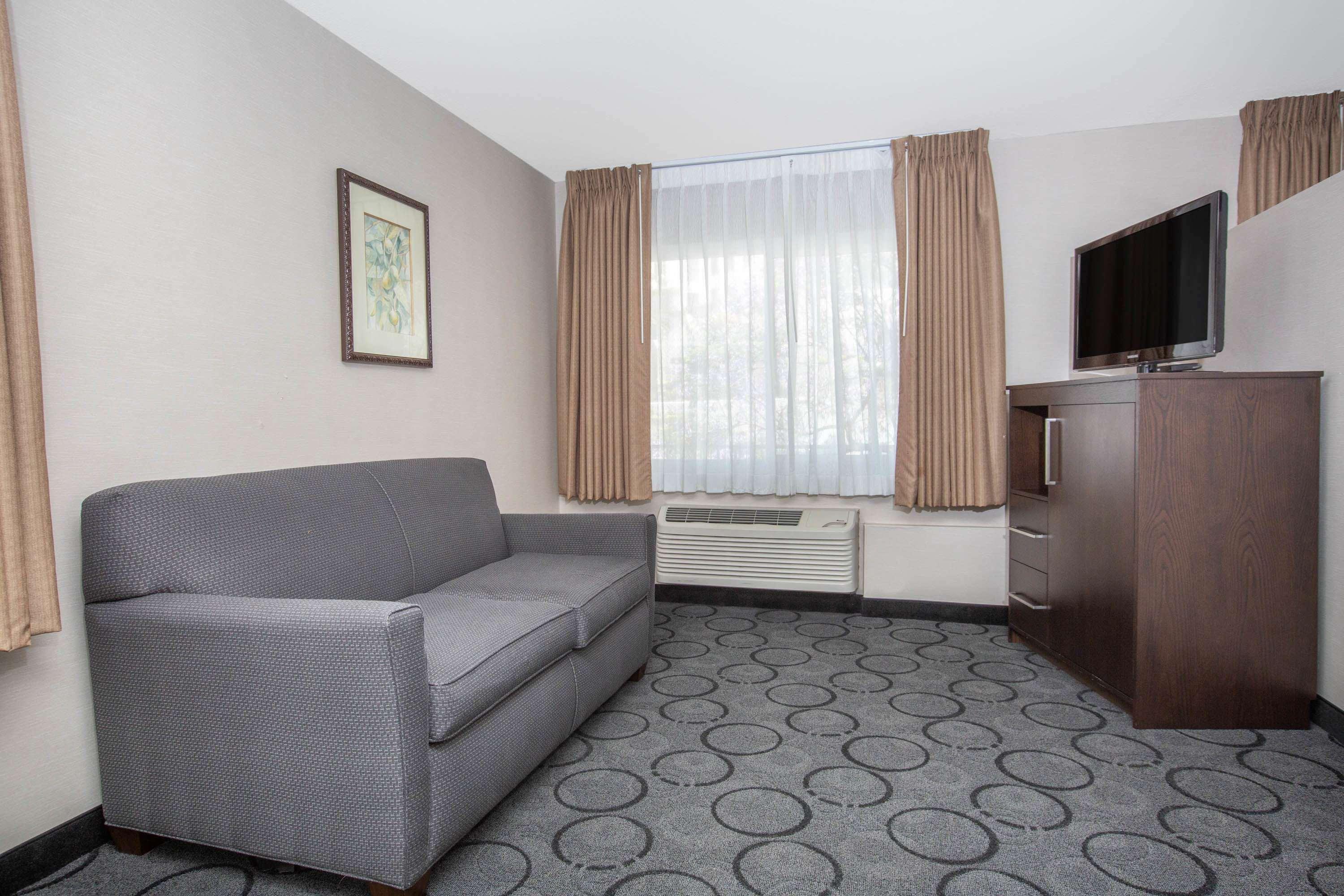 Baymont By Wyndham Downtown Motel 2*