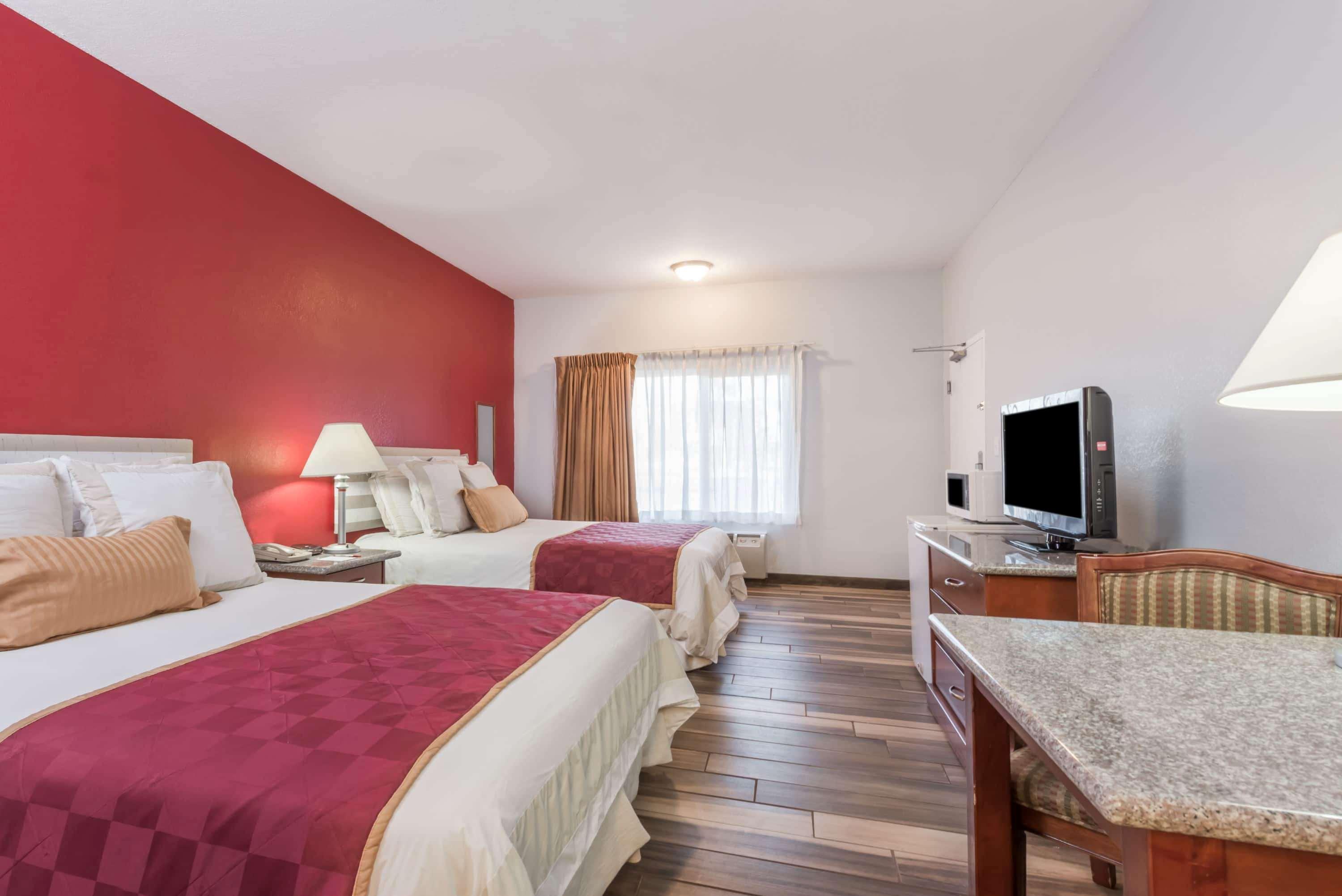 Ramada By Wyndham Near Seaworld / Mission Hotel
