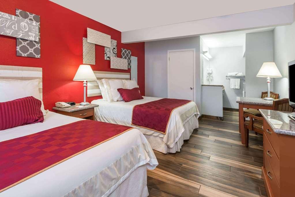 Ramada By Wyndham Near Seaworld / Mission 2*