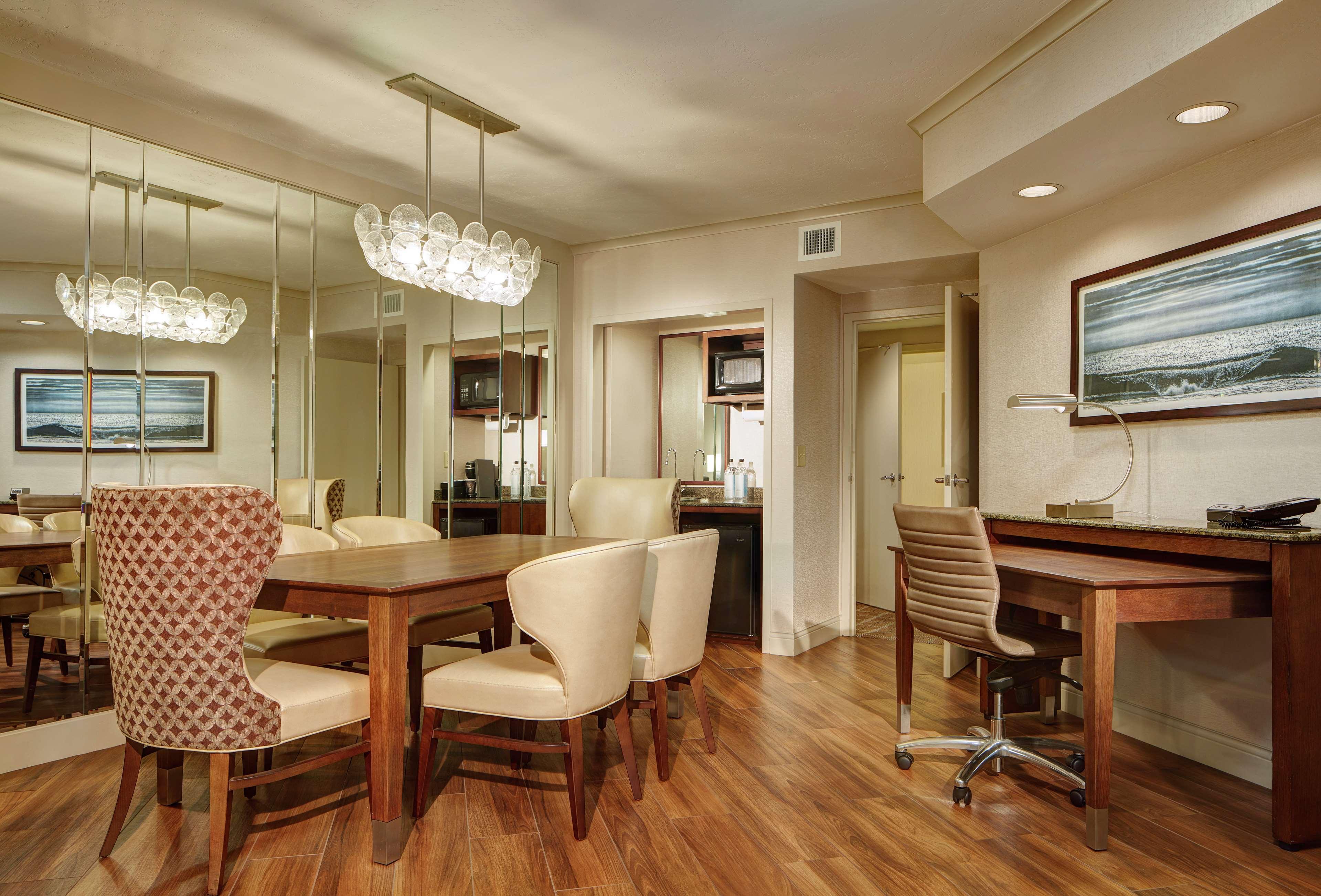 Embassy By Hilton La Jolla Hotel 4*