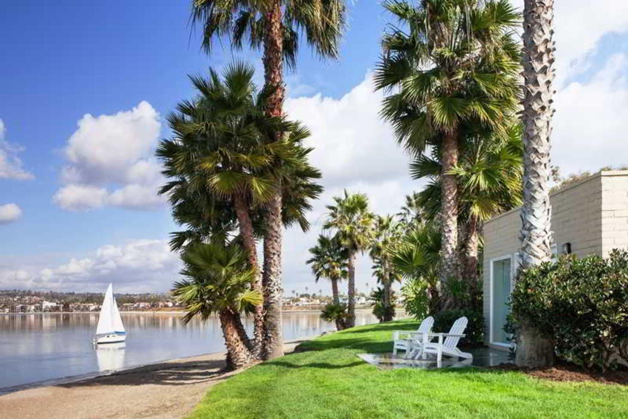 Paradise Point & 4*