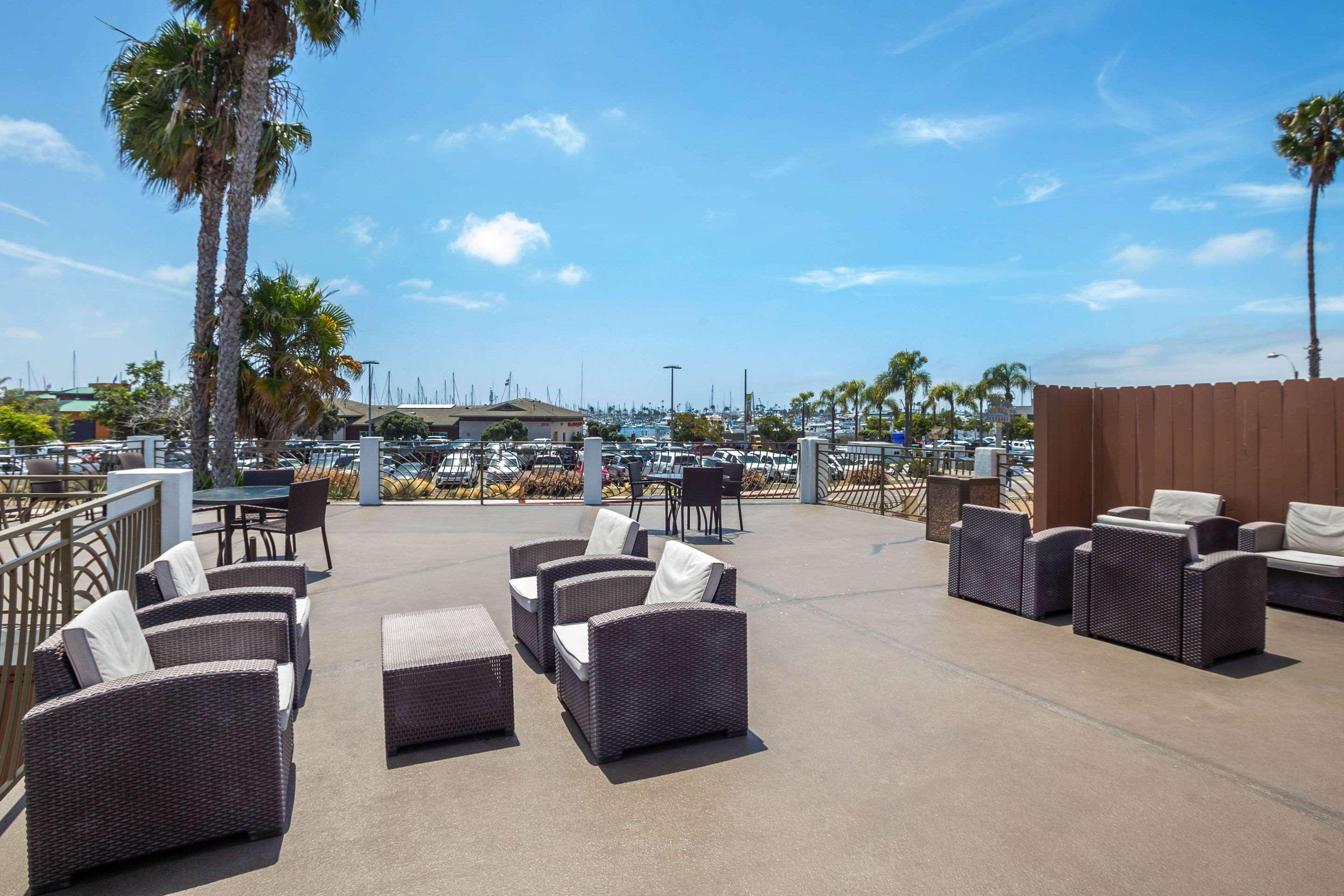Comfort Airport At The Harbor Inn 2*
