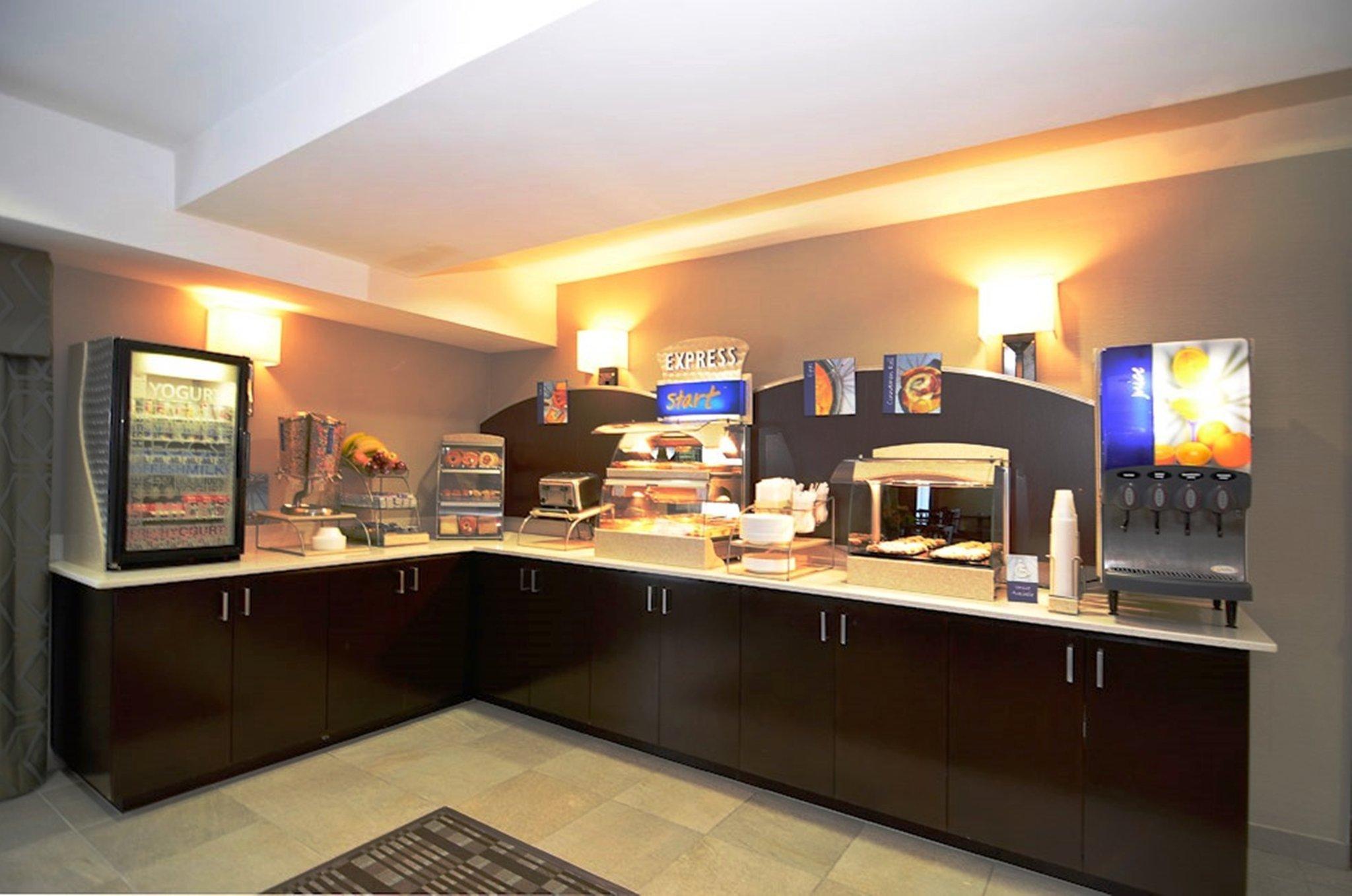Express Airport-old Town By Ihg 2*