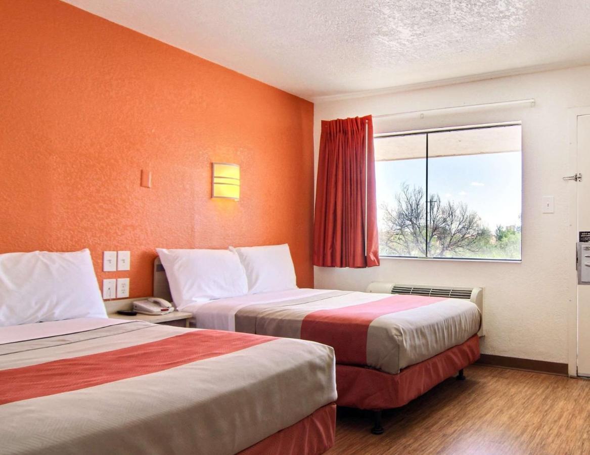 Hotel 6-san Ysidro, Ca - - Border 2*