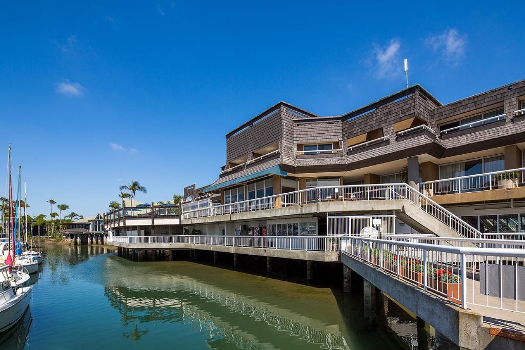 Bay Club And Marina
