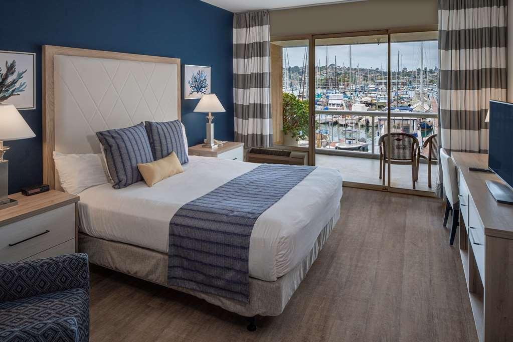 Bay Club And Marina Hotel 3*