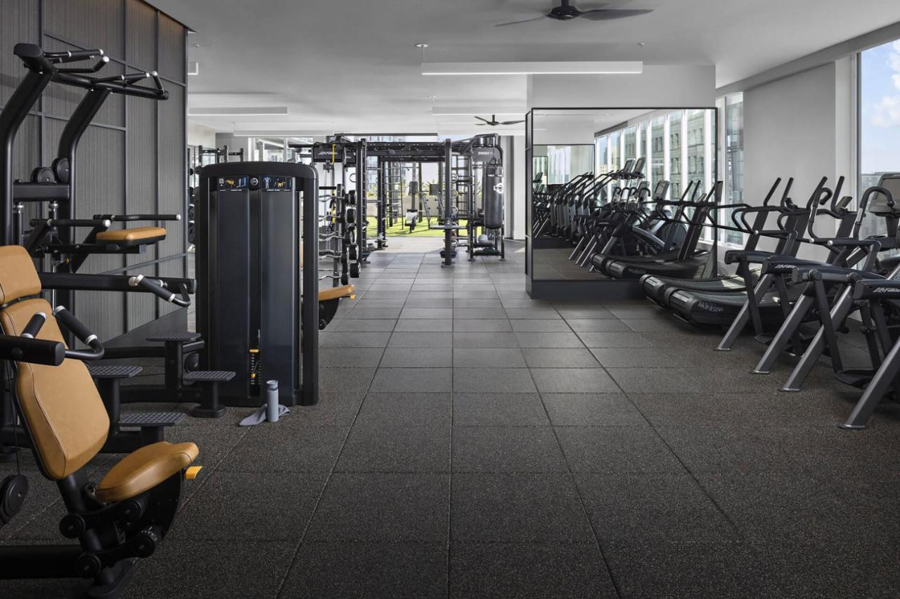 Gaslamp 2br W Gym Sauna Wd Nr Shops San-1 Apartment