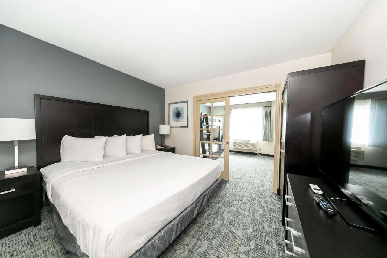 Western & Zoo -seaworld Area Hotel