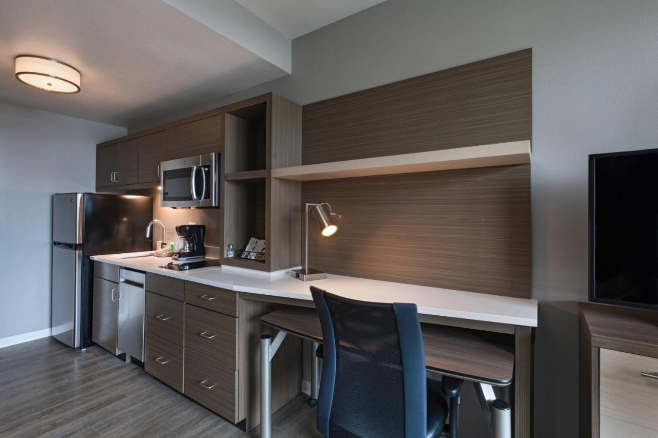 Towneplace By Marriott Airport/liberty Station Hotel