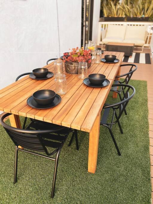 Stunning Urban Minutes From Downtown Holiday home