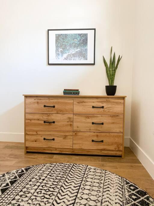 Stunning Urban Minutes From Downtown Holiday home *