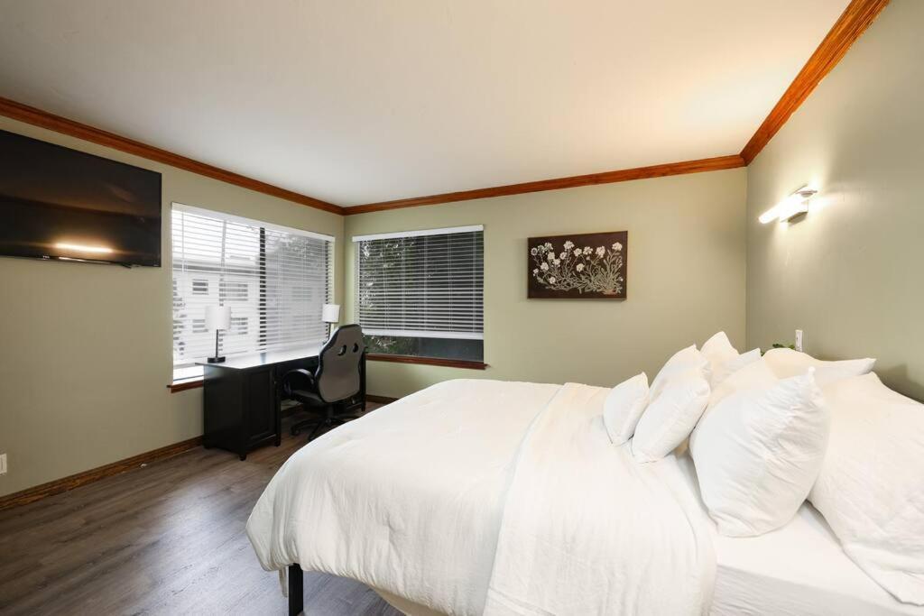 Apartment Chic Steps From Petco Park San Diego