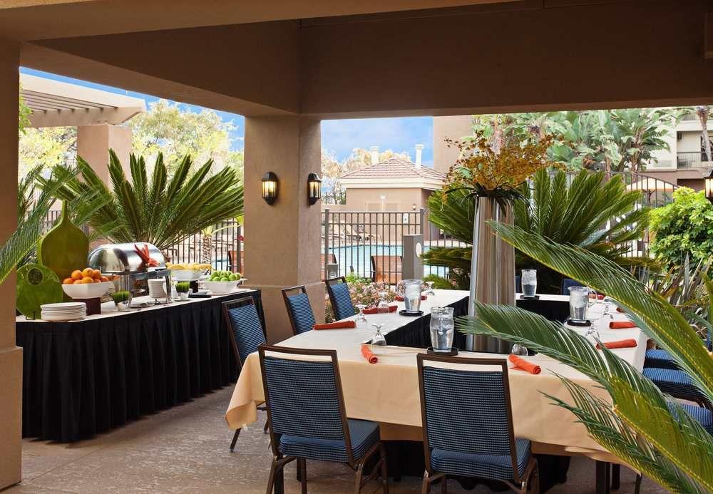 Courtyard - Outdoor Pool, Bar & Restaurant San Diego