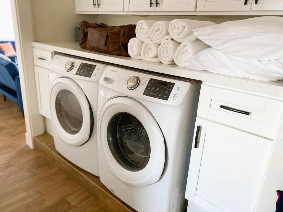Stunning Urban Minutes From Downtown Holiday home