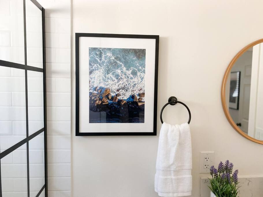 Stunning Urban Minutes From Downtown Holiday home