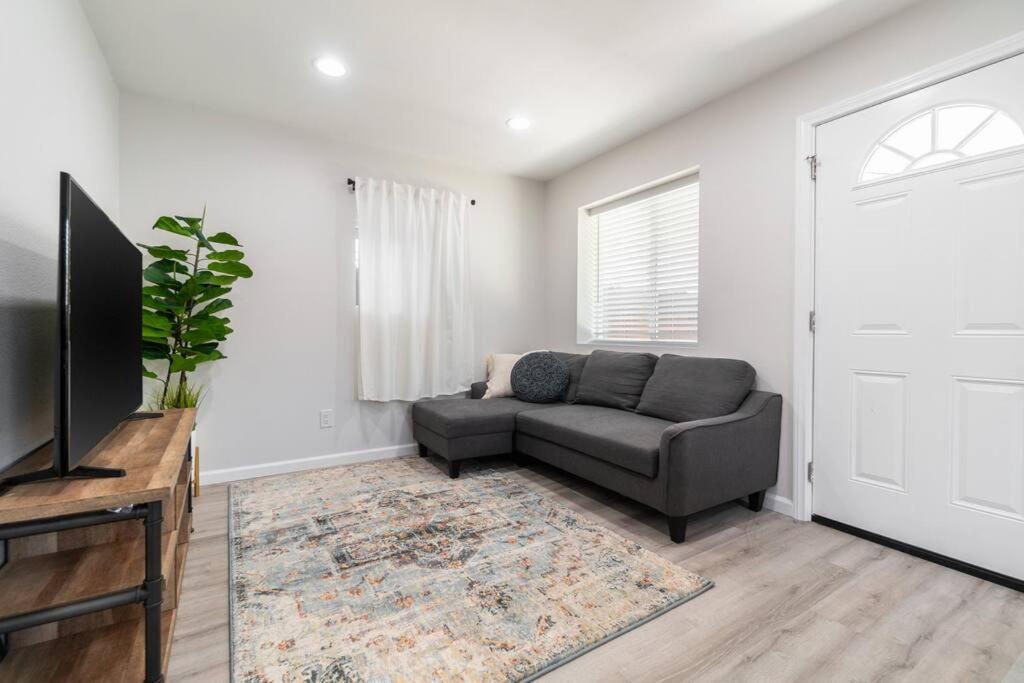 Urban Oasis: Escape Holiday home San Diego