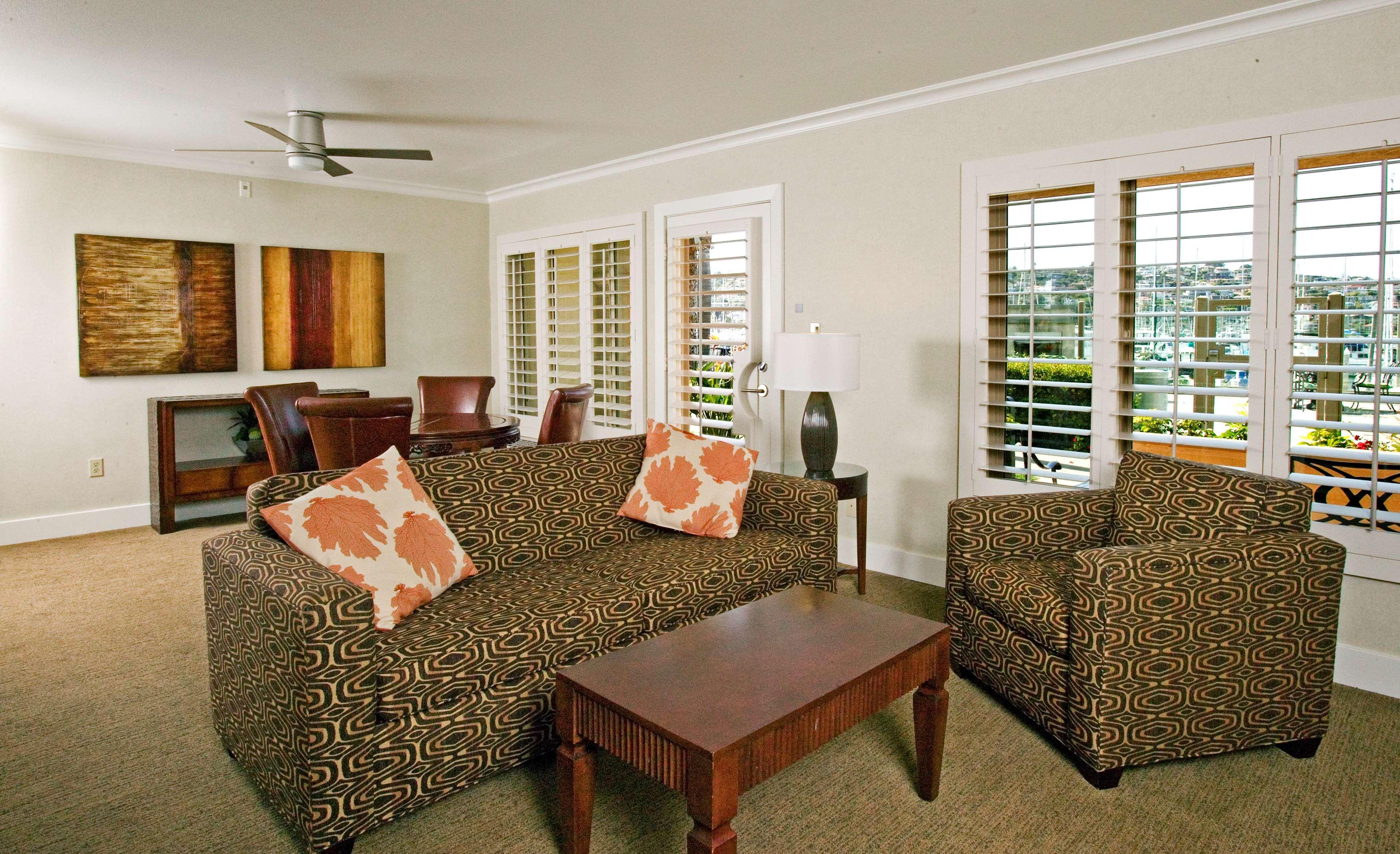 Western Island Palms & Marina Hotel 3*