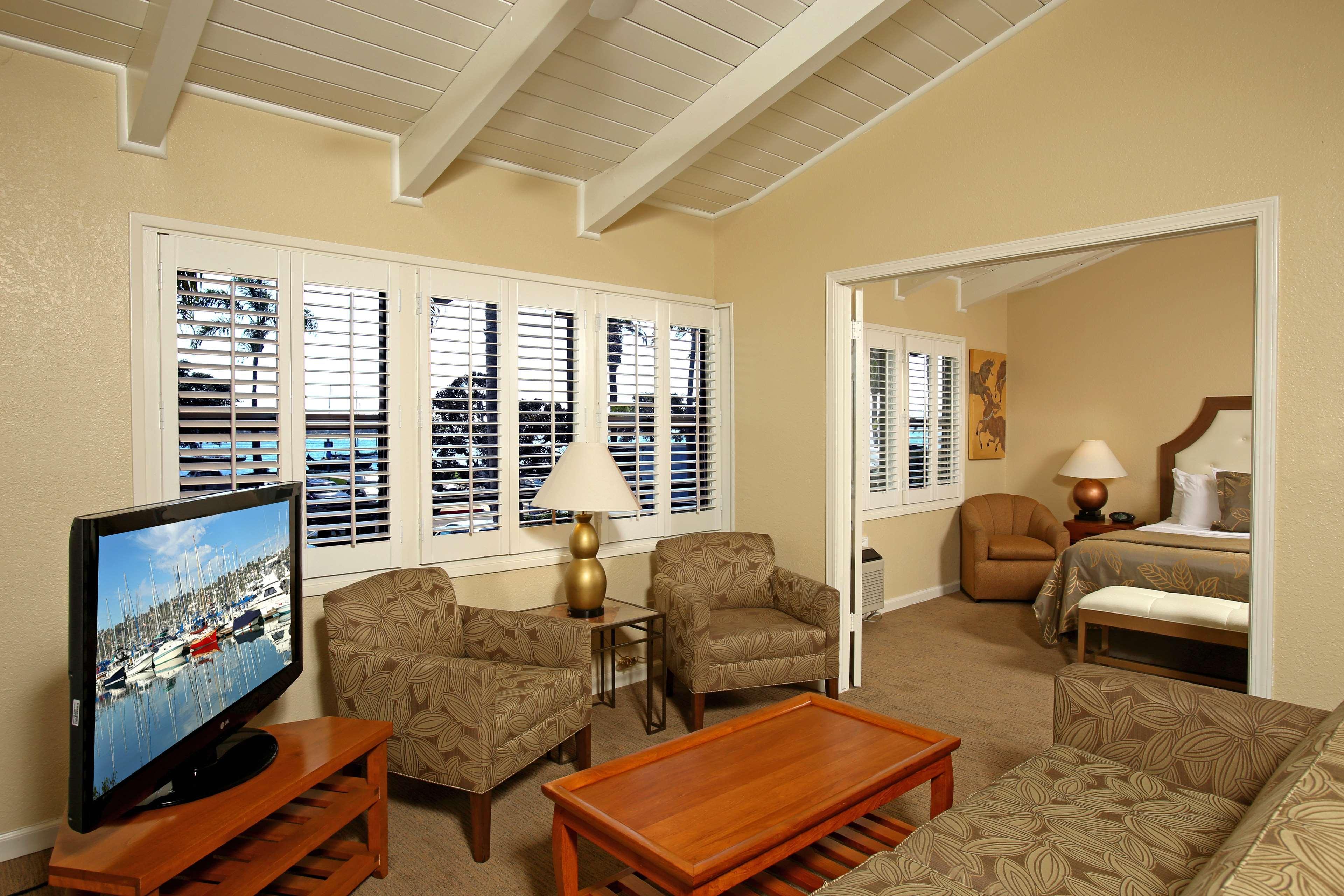 Western Island Palms & Marina Hotel