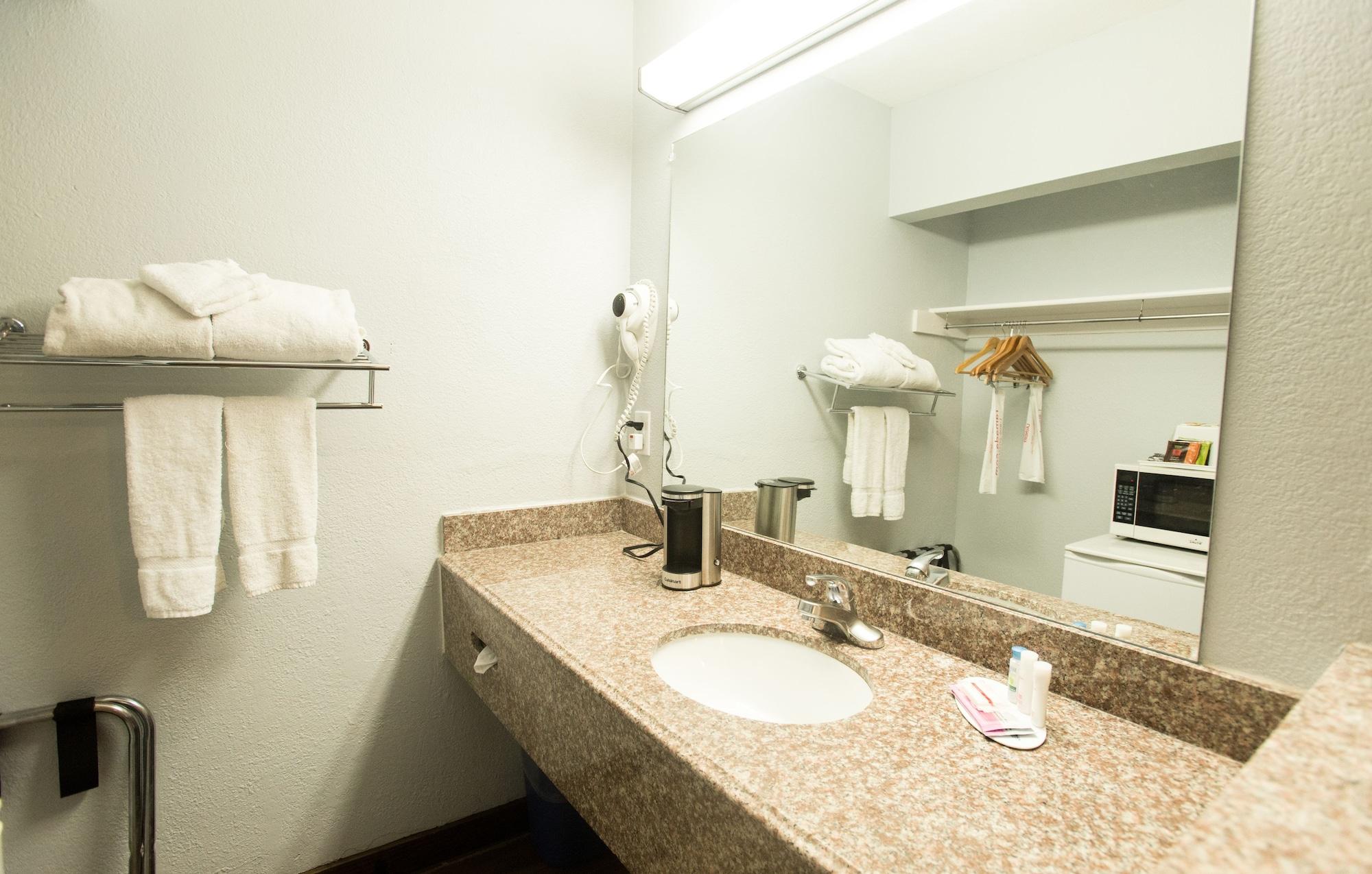 Ramada By Wyndham Near Seaworld / Mission Hotel