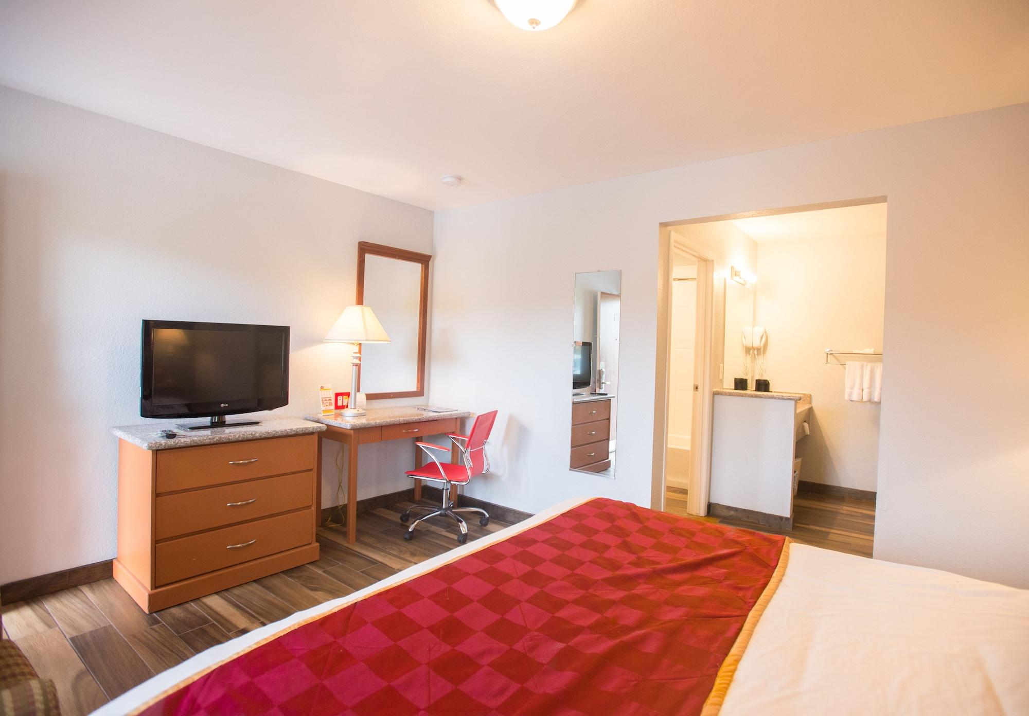 Ramada By Wyndham Near Seaworld / Mission San Diego