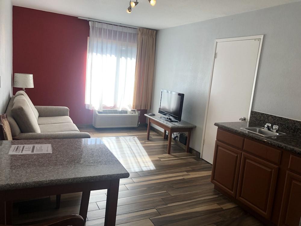 Ramada By Wyndham Near Seaworld / Mission Hotel