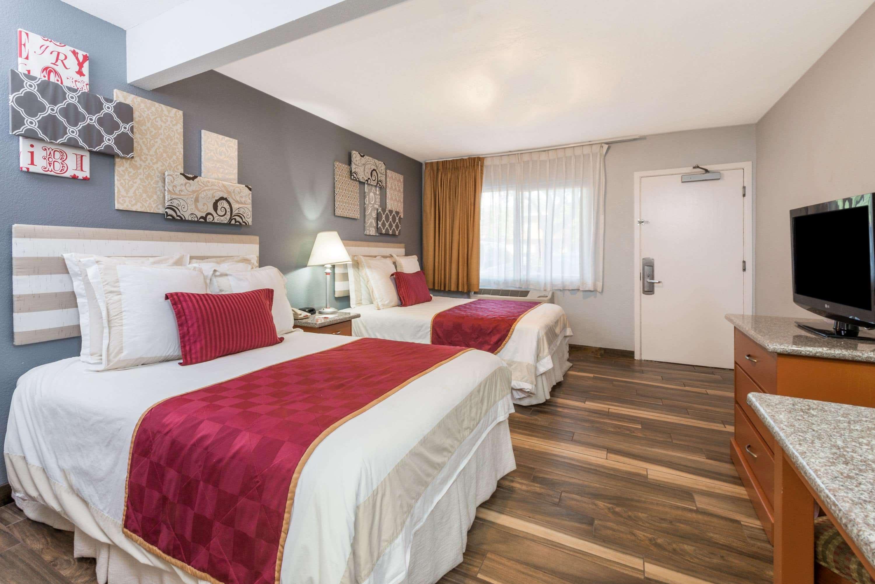 Ramada By Wyndham Near Seaworld / Mission San Diego