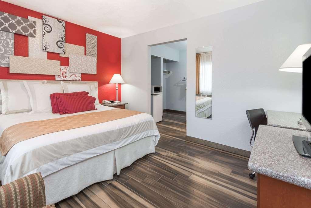 Ramada By Wyndham Near Seaworld / Mission 2*