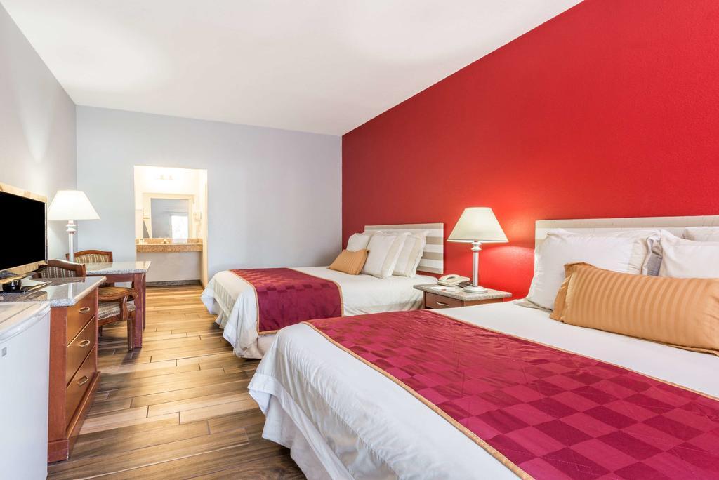 Ramada By Wyndham Near Seaworld / Mission Hotel 2*
