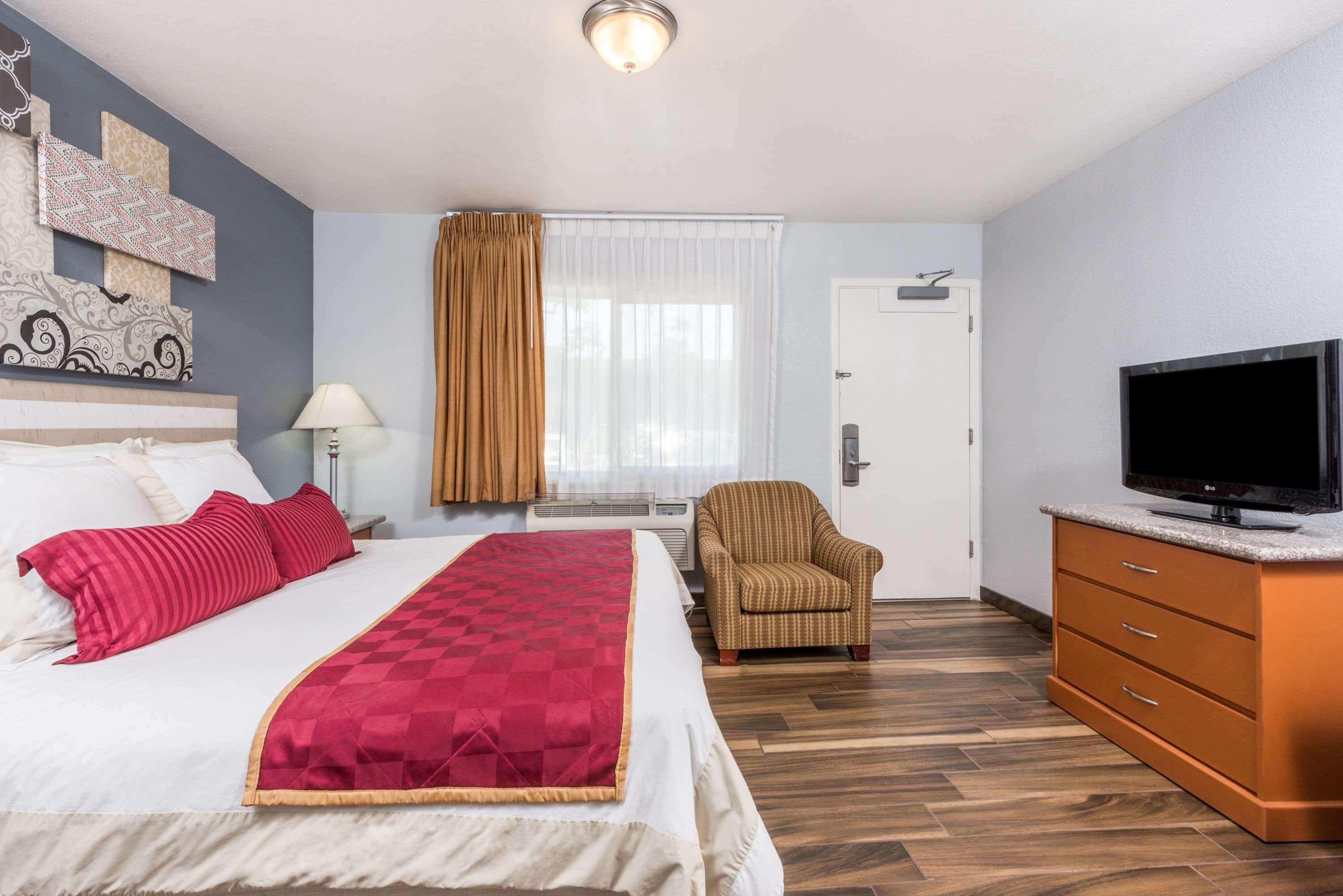 Ramada By Wyndham Near Seaworld / Mission Hotel