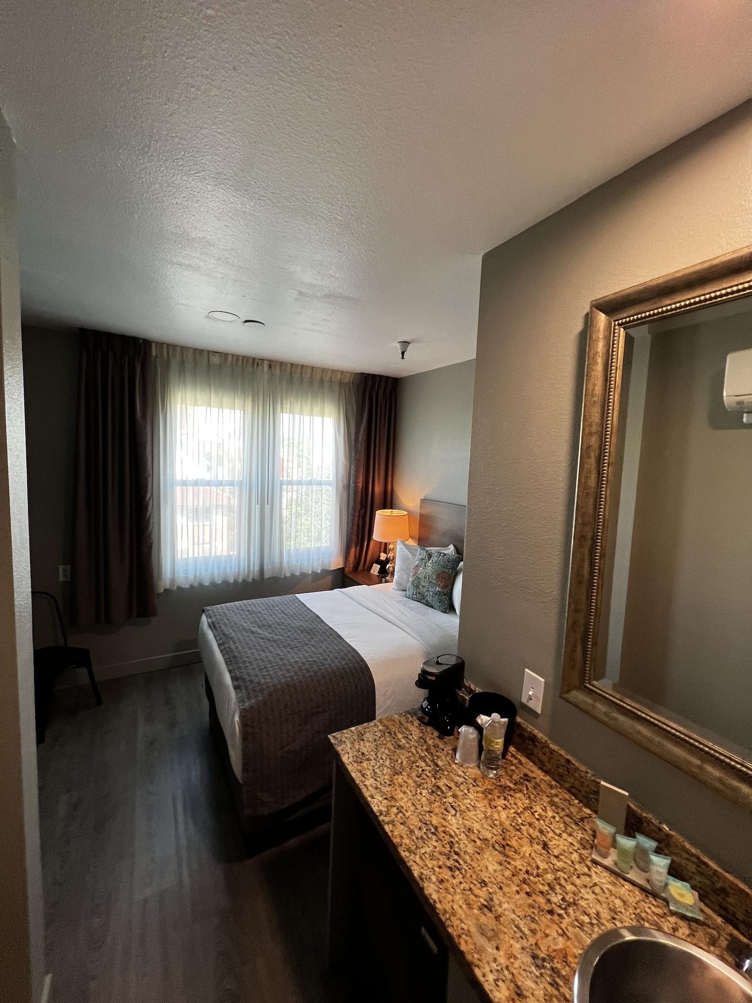 Urban Boutique Hotel- Little Italy, Downtown Hotel 3*