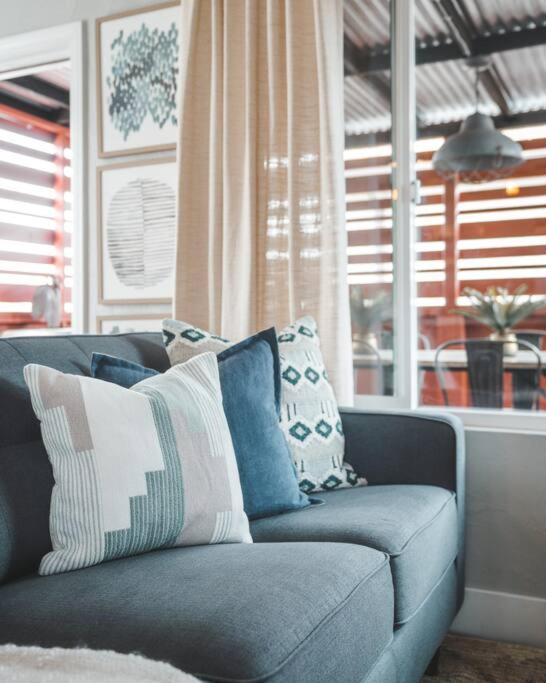Porchlight Free Parking * San Diego