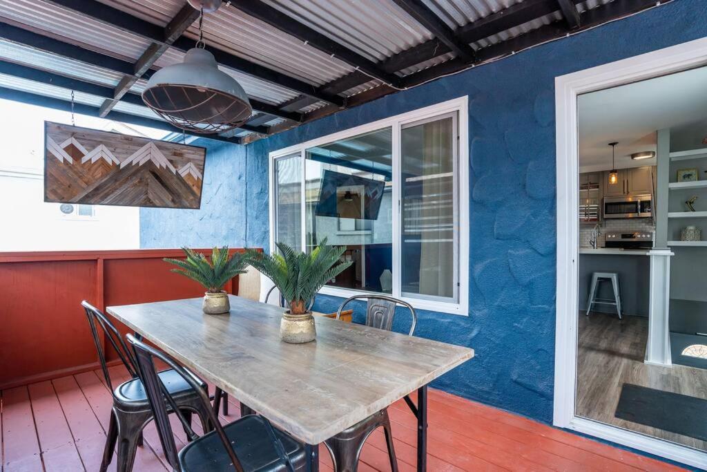 Porchlight Free Parking *