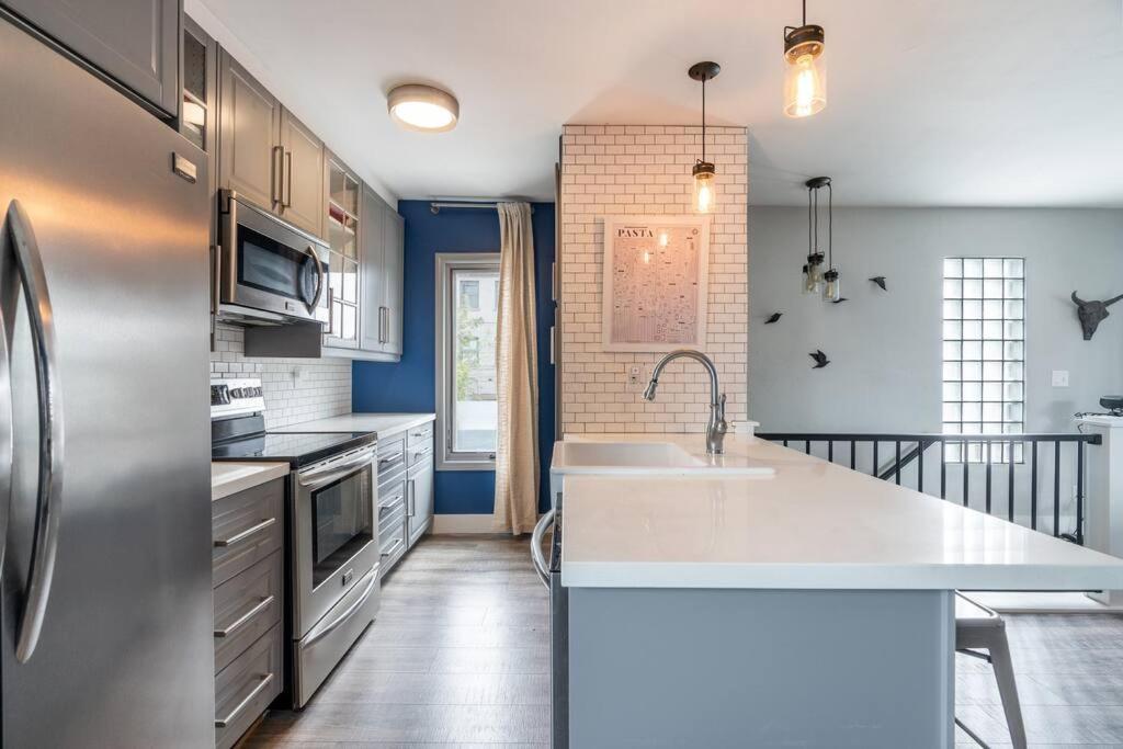Apartment Porchlight Free Parking