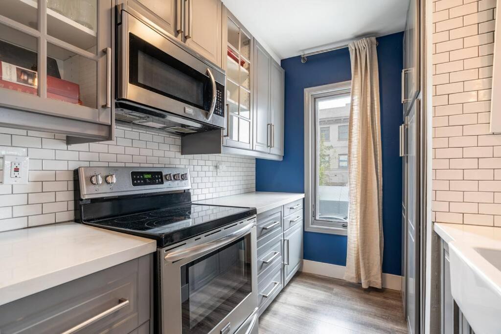 Apartment Porchlight Free Parking