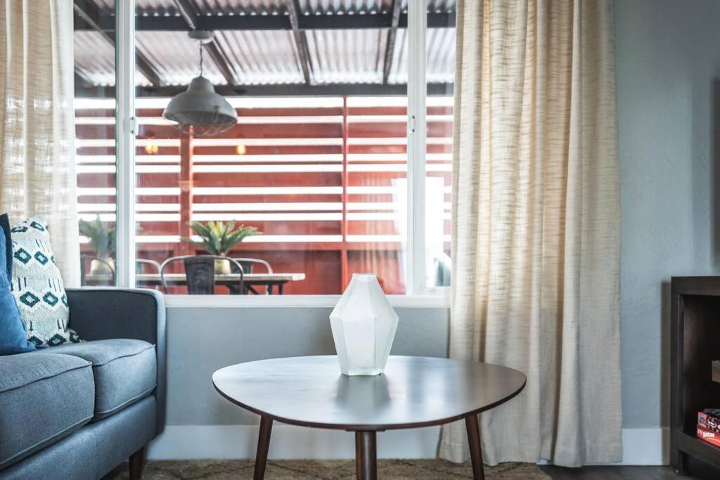 Apartment Porchlight Free Parking