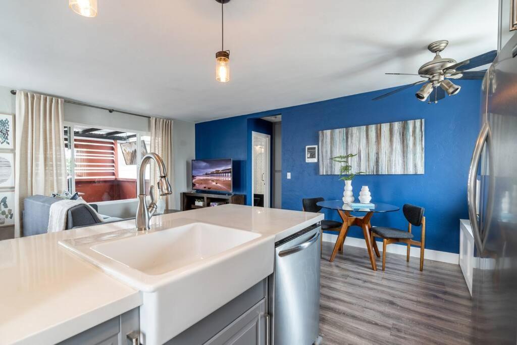 Apartment Porchlight Free Parking San Diego